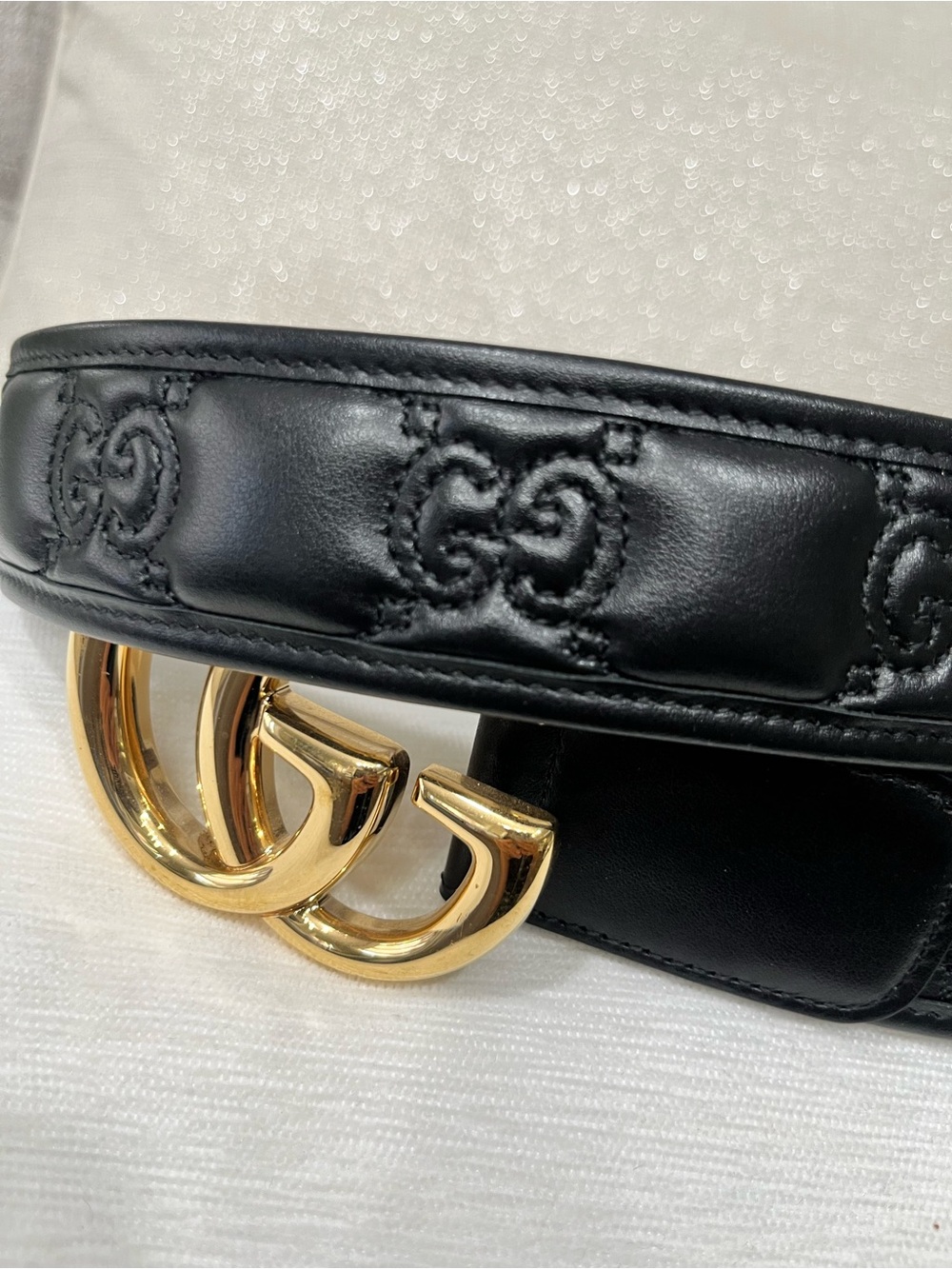 Gucci Black Belt with Gold Double G Buckle - Picture 2 of 7